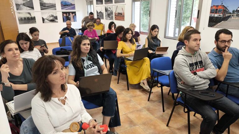 La APCR imparte un taller sobre desinformación en la Casa de la Ciudad