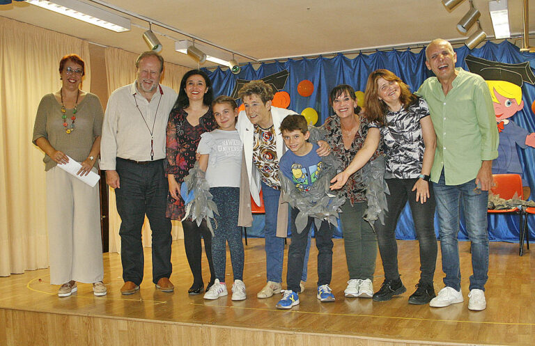 “Pinzón y Azulita” de Teresa Sánchez Laguna levanta el vuelo de la mano de alumnos y padres del CEIP Lucero de Valdepeñas