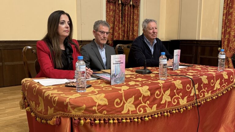 Eugenio Arce presenta en el Antiguo Casino “La sed insumergible”