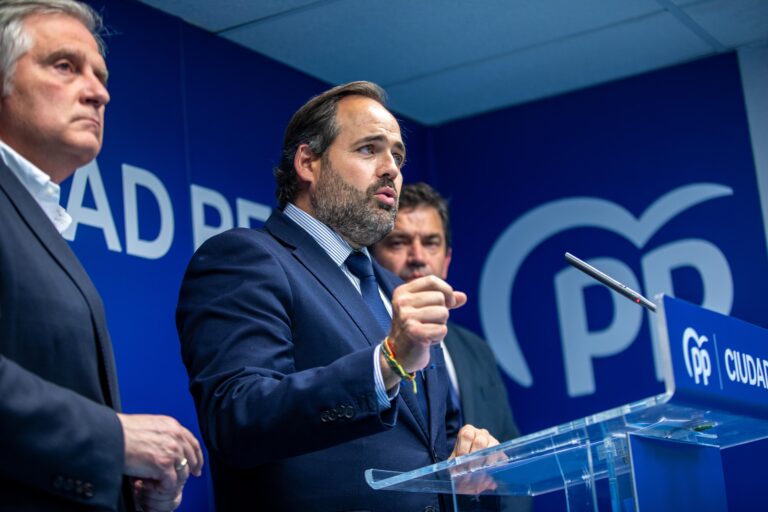 Núñez adelanta la presentación de 102 mociones en los ayuntamientos de Ciudad Real para rechazar el asentamiento de inmigrantes ilegales en el aeropuerto