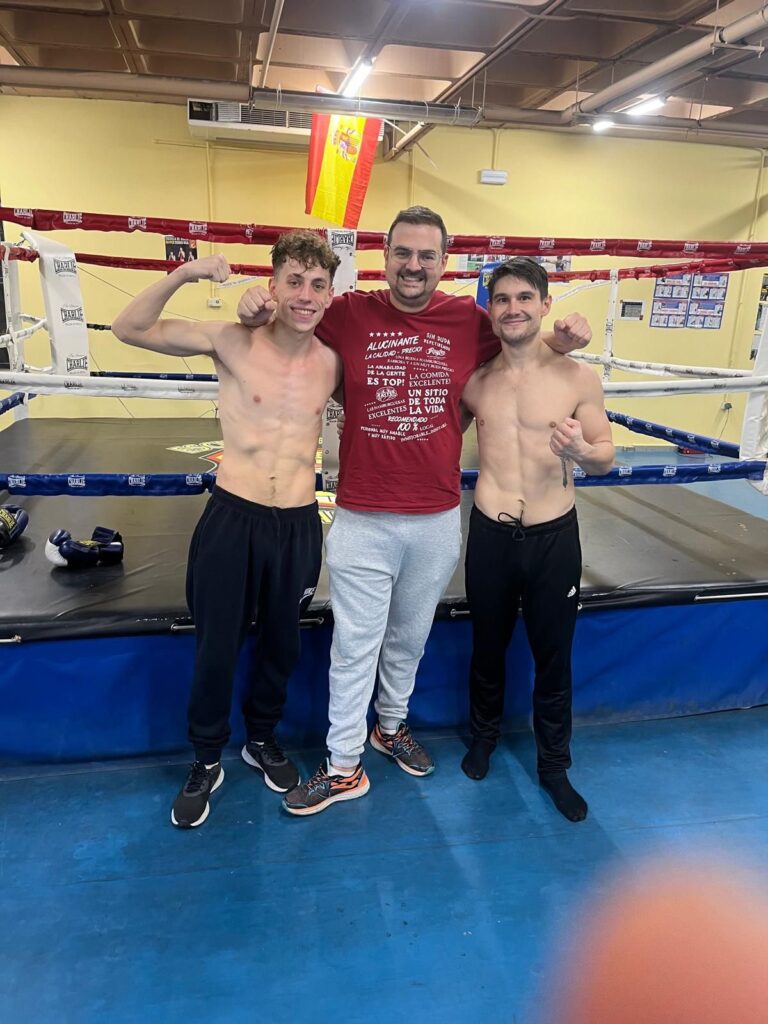 Daniel Sepúlveda y Alex Aguirre, del Club de Boxeo Rayfer, compiten en Palencia en el Abierto Nacional de Clubes