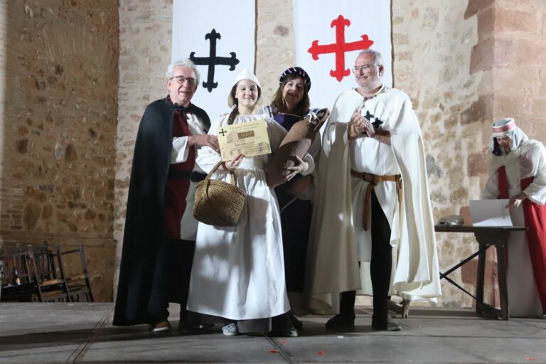 Oficios como los de vaquera, clavero y aguadora se imponen en el concurso de indumentaria medieval