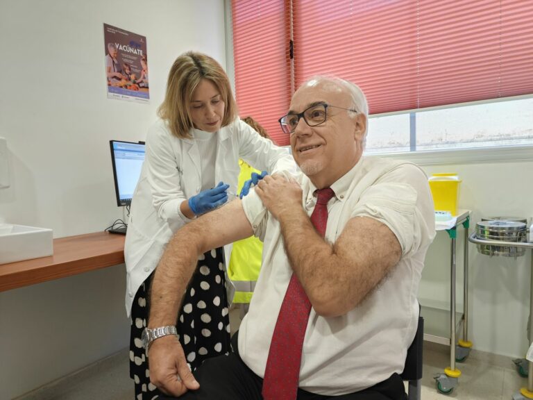 Ya puedes vacunarte contra la gripe: “Un simple pinchazo puede salvar vidas”