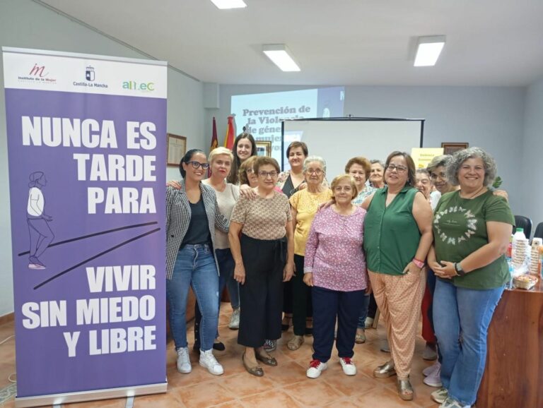 El Gobierno regional lleva la sensibilización y prevención de la violencia de género en mujeres de más de 65 años a las zonas rurales de Ciudad Real