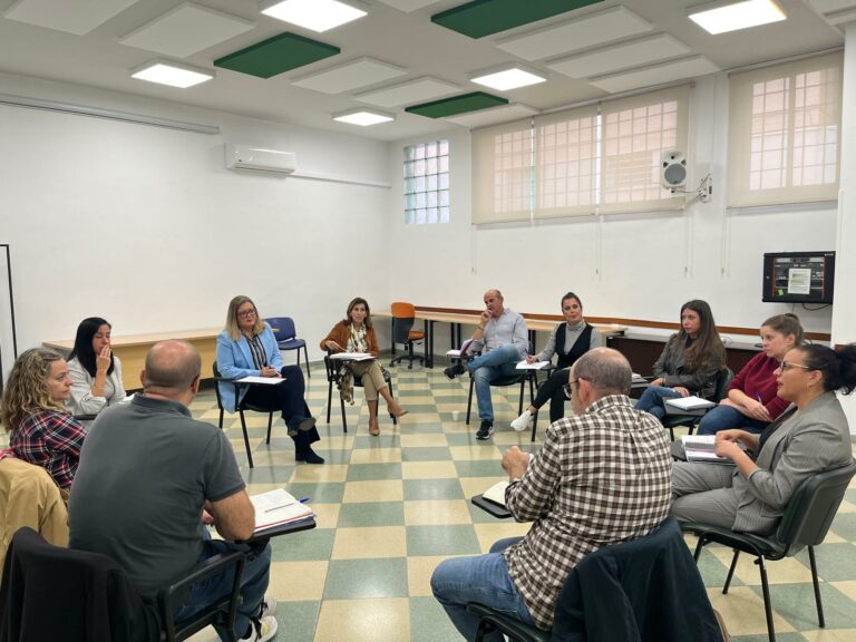 Galisteo denuncia el «silencio» del Gobierno con las entidades que trabajan con los migrantes sobre el “gueto” que quieren construir en el aeropuerto