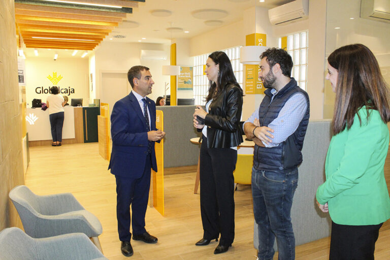 Globalcaja inaugura su renovada oficina en Villanueva de los Infantes