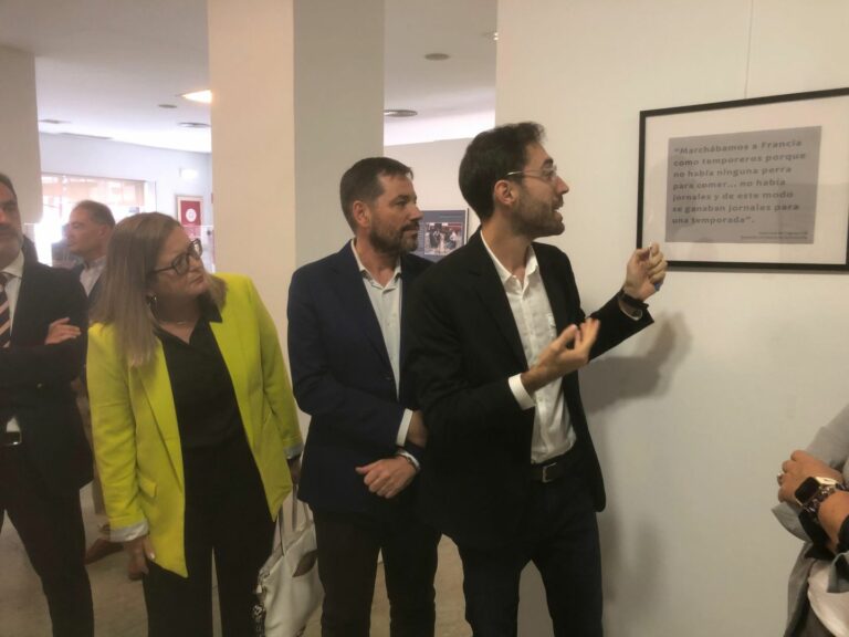 Una exposición repasa la historia de los temporeros españoles en la segunda mitad del siglo XX
