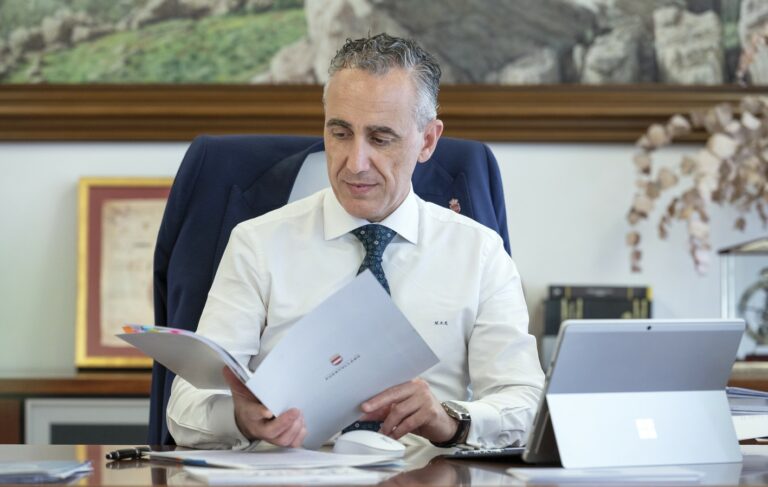 El alcalde resalta el papel clave que Puertollano desempeña en el desarrollo del hidrógeno