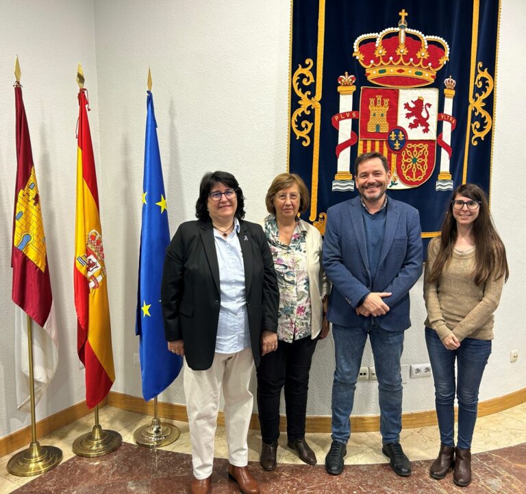 La Asamblea de Mujeres Feministas traslada sus propuestas al subdelegado del Gobierno