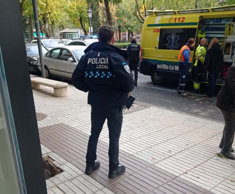 Puertollano: Afectada una mujer tras caer en la arqueta de un colector en el Paseo de San Gregorio
