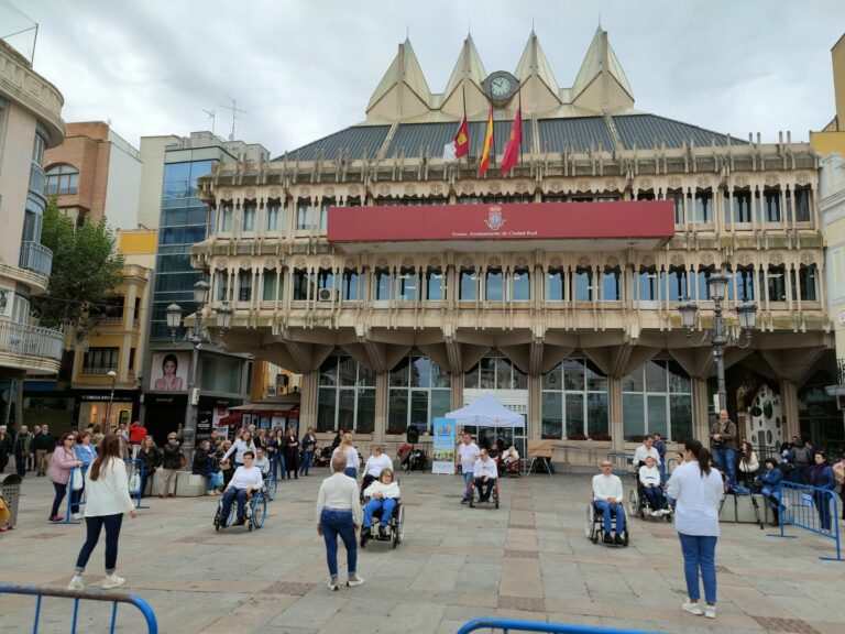 La Asociación Ciudad Accesible sale a la calle para conmemorar el Día Mundial de las Ciudades