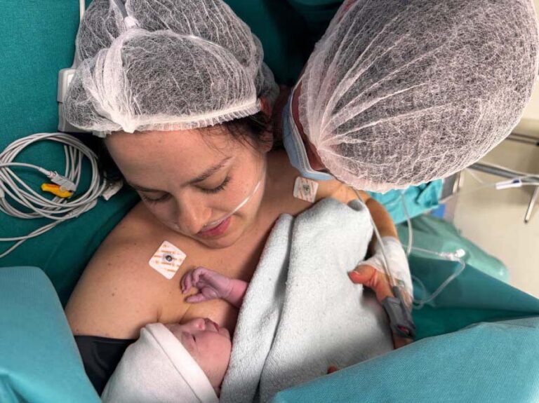 El pequeño David, primer bebé nacido en Puertollano mediante cesárea humanizada