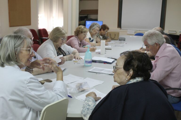 El SESCAM contribuye a mejorar la calidad de vida y la participación de los mayores con grupos de ayuda mutua para el envejecimiento activo