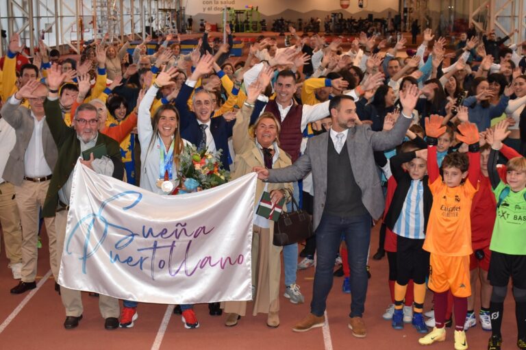 La campeona del mundo Marta Francés es recibida como una heroína por el mundo de deporte de Puertollano