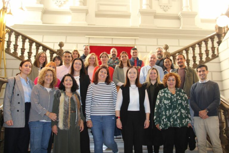 Rosa Melchor da la bienvenida a los 25 nuevos empleados públicos incorporados al Ayuntamiento de Alcázar en el año 2024