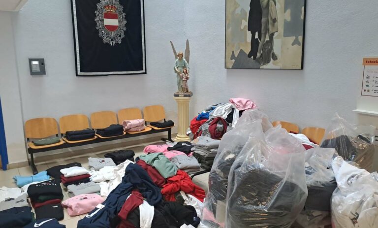 Incautadas cientos de prendas falsificadas en el mercadillo de Puertollano