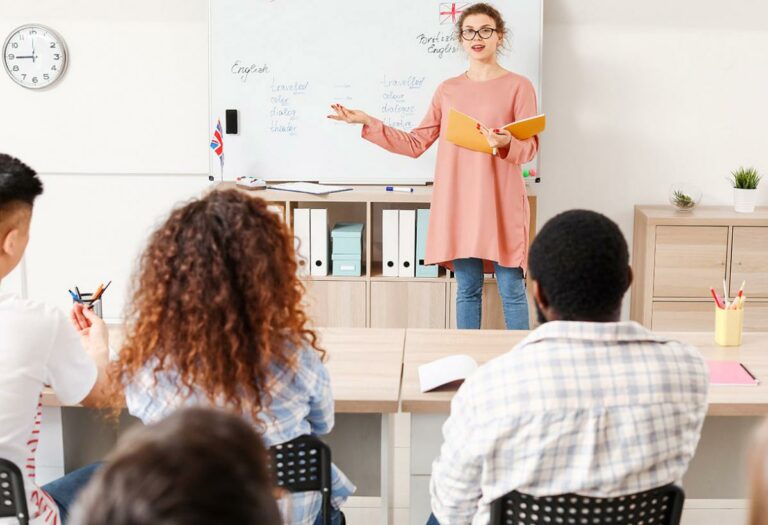 Un total de 172 auxiliares de conversación se incorporan a las aulas de la región para mejorar la competencia comunicativa en lenguas extranjeras    
