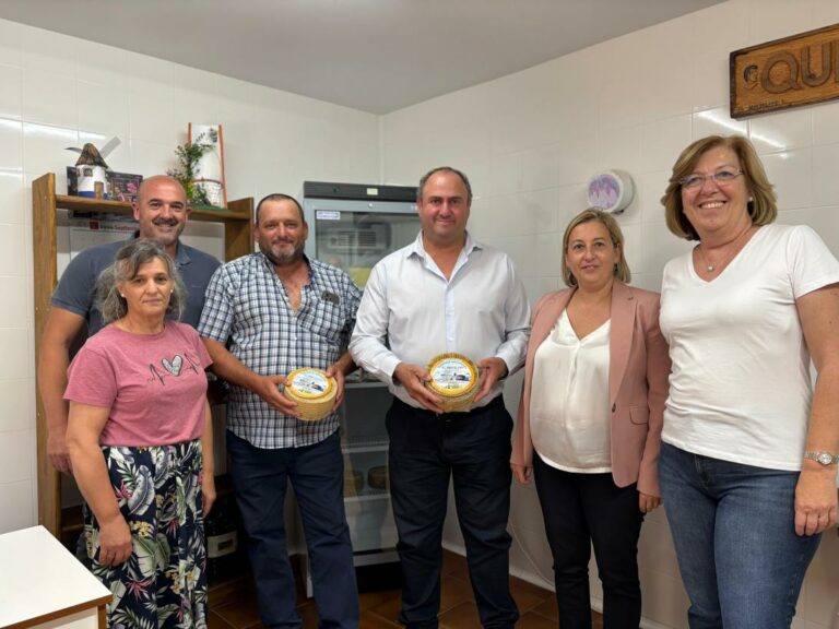 El Gobierno de Castilla-La Mancha destaca el valor del trabajo artesano que realiza ‘Quesos El Miguelito’