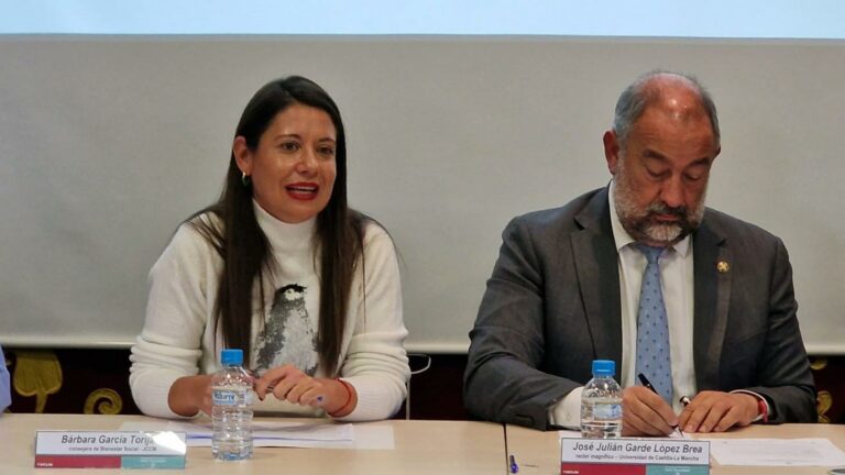 El Gobierno regional refuerza el apoyo a la UCLM para promover el acceso a los estudios universitarios de las personas mayores de 50 años
