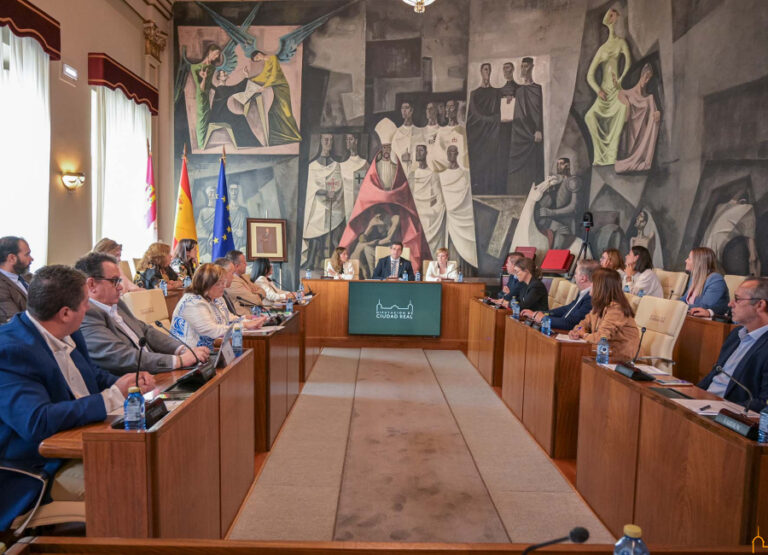 El Pleno aprueba por unanimidad parte de la reordenación de recursos humanos de la Diputación y ayudas al deporte y a ayuntamientos