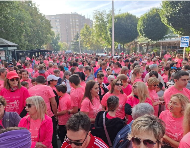 Puertollano arropa masivamente a la Asociación Española Contra el Cáncer en su cuarta marcha solidaria