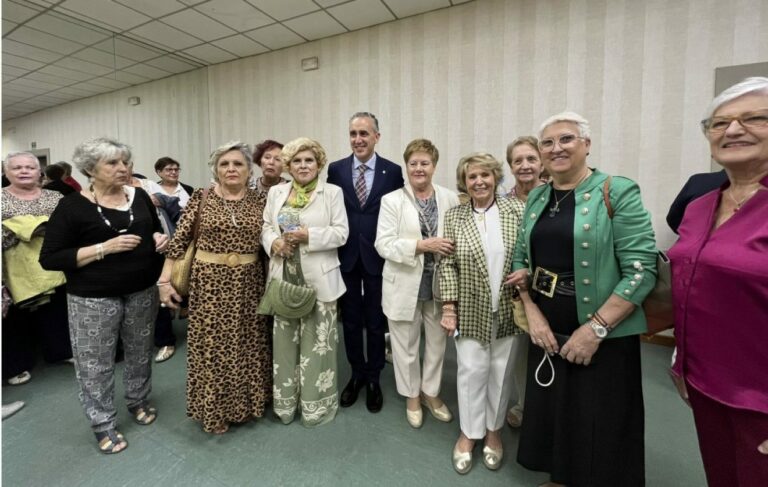 El alcalde de Puertollano, Miguel Ángel Ruiz, recibe la insignia de El Timón