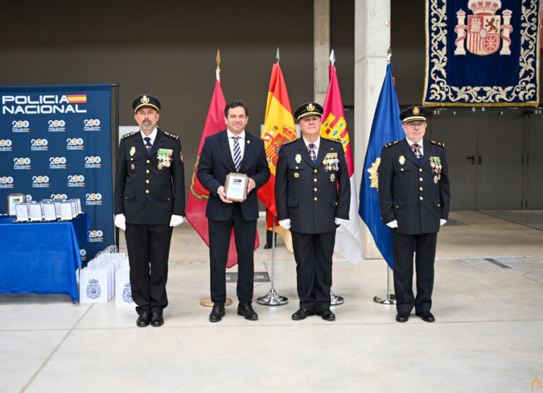 Valverde subraya la necesidad de proporcionar a los cuerpos policiales las herramientas necesarias para que cumplan su función con garantías