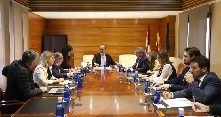 El próximo Pleno de las Cortes regionales aborda violencia de género, inmigración, solidaridad interterritorial y sanidad