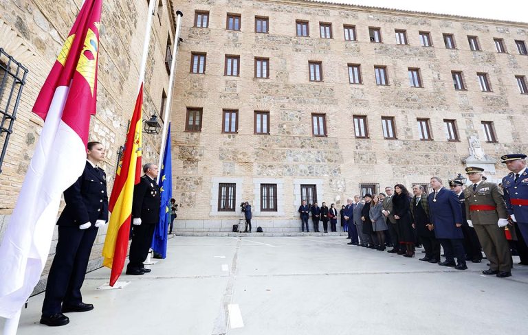 Acto institucional, iluminación de la fachada de San Gil y jornada de puertas abiertas, en la celebración del Día de la Constitución en las Cortes de Castilla-La Mancha