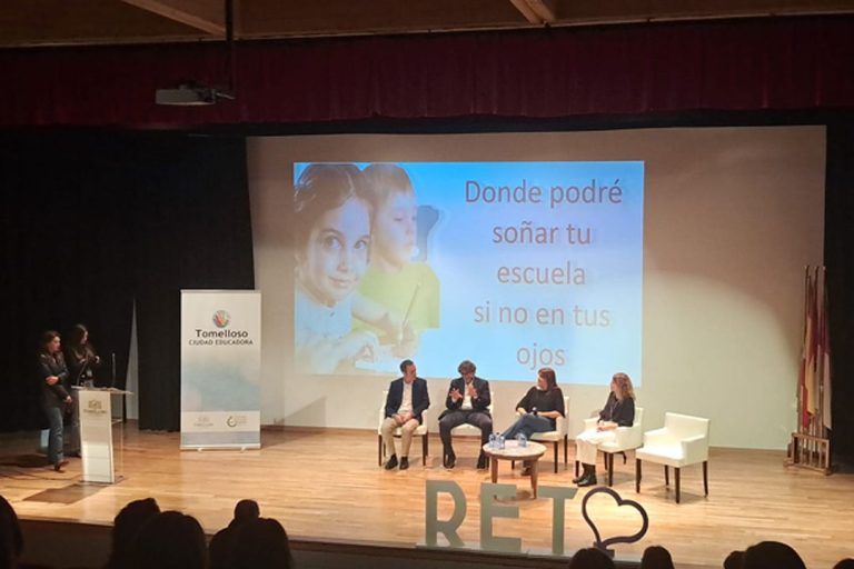 Cerca de un centenar de docentes de diferentes puntos de España participaron en Tomelloso en la V Jornada del Programa RETO de educación emocional