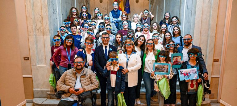 Las gafas azules de la mirada de los niños llenan de retos y logros la Diputación de Ciudad Real con motivo del Día Mundial de la Infancia