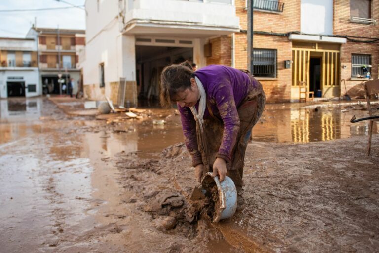 Enfermedades diarreicas, leptospirosis y tetanos, principales riesgos en la fase actual de impacto de la DANA