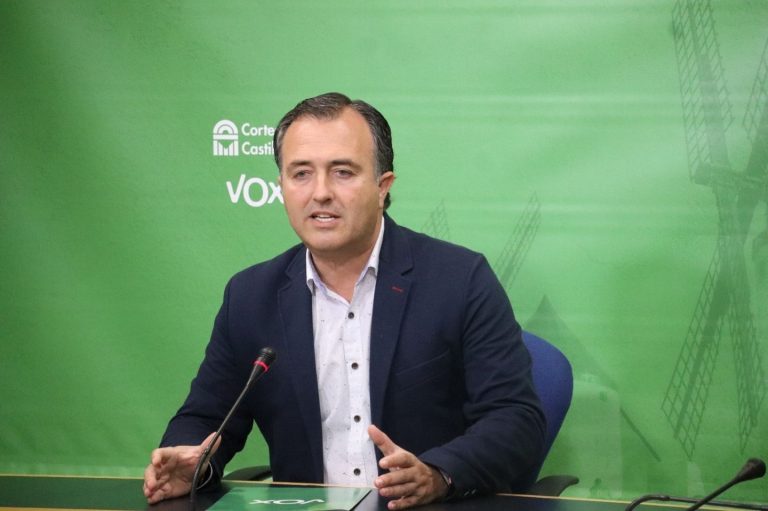 David Moreno defiende el trabajo «solidario» de Vox en la recogida y canalización de ayudas tras la DANA