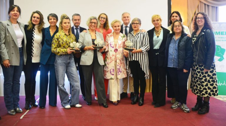 AFAMMER premia a las líderes que impulsan la igualdad y el desarrollo rural en una emotiva gala