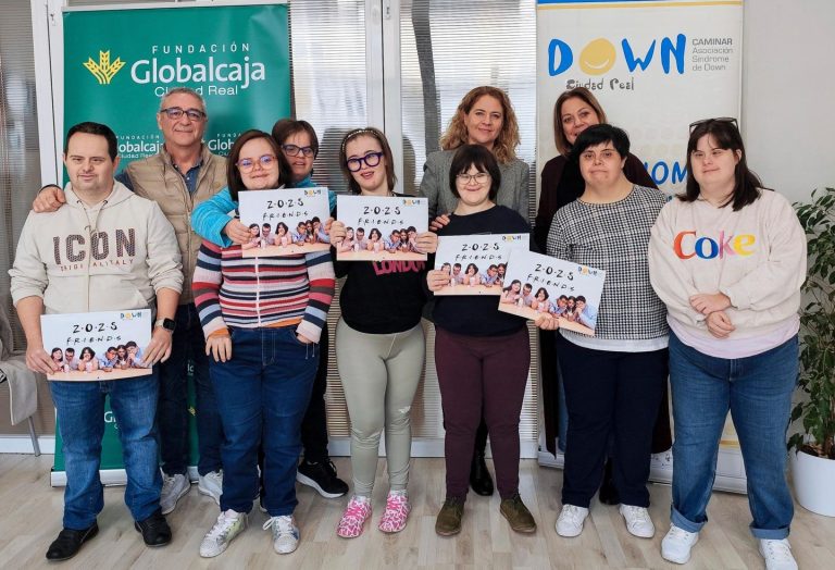 La Fundación Globalcaja colabora con el calendario de Down Caminar
