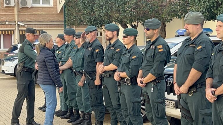 Milagros Tolón despide a los agentes de la Guardia Civil de Castilla-La Mancha que se dirigen a Valencia para ayudar a las personas y municipios afectados
