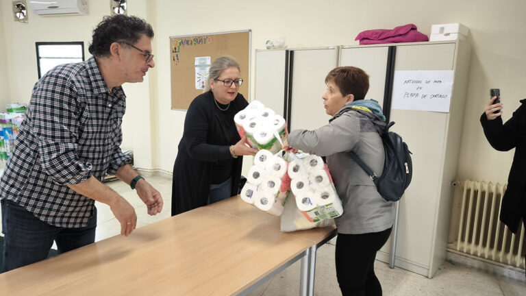 Cientos de vecinos de Ciudad Real se agolpan con bolsas para los afectados de la DANA