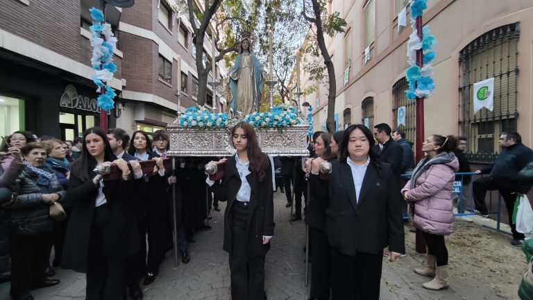 La Virgen Milagrosa procesiona por primera vez por las calles de Ciudad Real