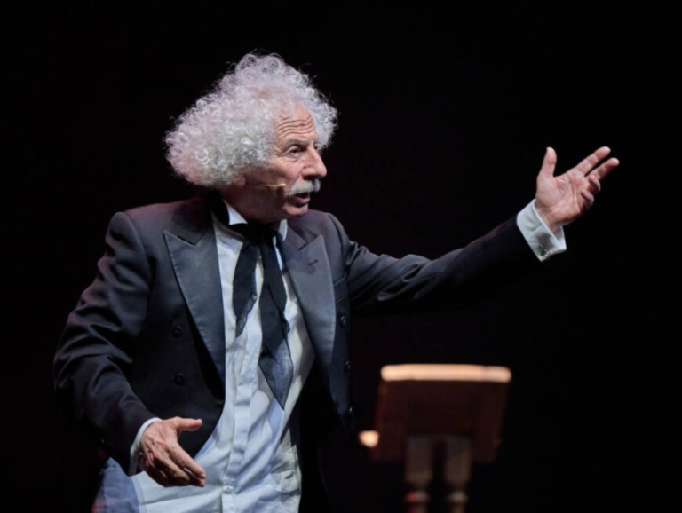 «El Brujo» actúa este domingo en el Auditorio de Puertollano con su obra «Mi vida en el arte»