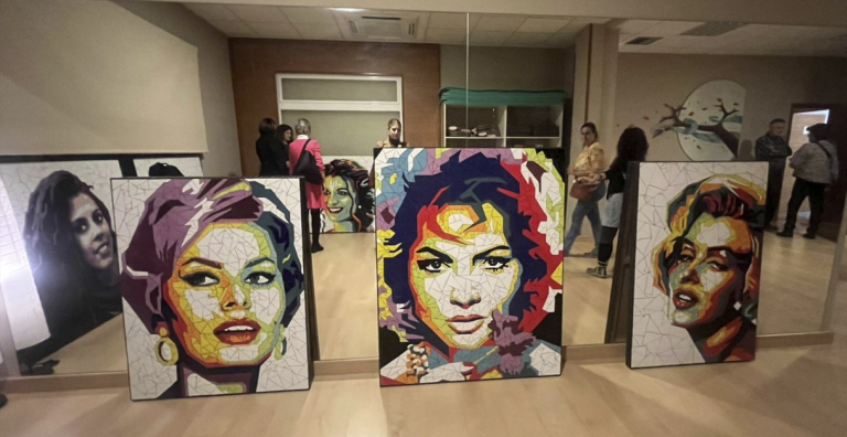 Puertollano: Estefanía Sanz ofrece en el Centro Ishvara sus “Retratos en mosaico”