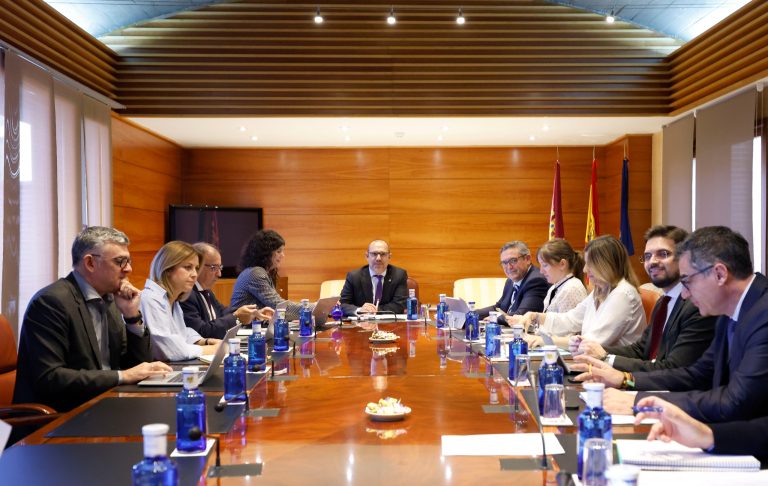 El Pleno de las Cortes regionales vota este jueves las enmiendas de PP y Vox a la totalidad del Proyecto de Presupuestos de la Junta para 2025