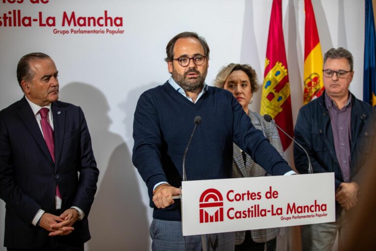 Núñez afirma que “no es momento” de pensar en competencias, sino de “cooperación, coordinación y entrega” con los damnificados por la DANA
