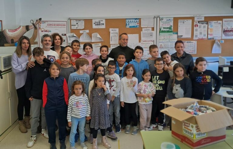 Los escolares de Poblete donan las golosinas de Halloween a los niños y niñas de Valencia damnificados por la DANA