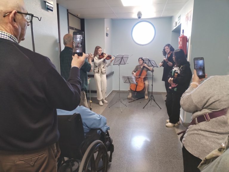 El Hospital Universitario Mancha Centro apuesta por la música como terapia a través del Proyecto Latido, dentro de su plan de Humanización