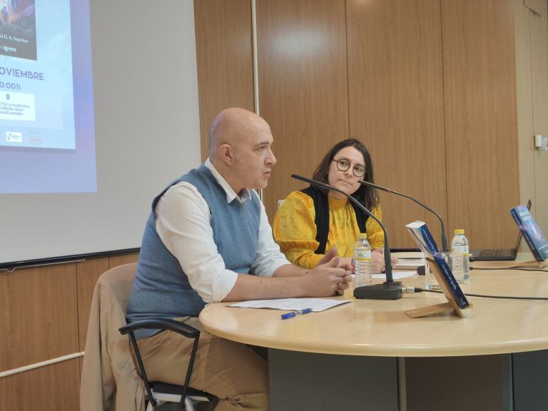 Juan Miguel GS Sánchez celebra el lanzamiento de su nuevo libro en la biblioteca