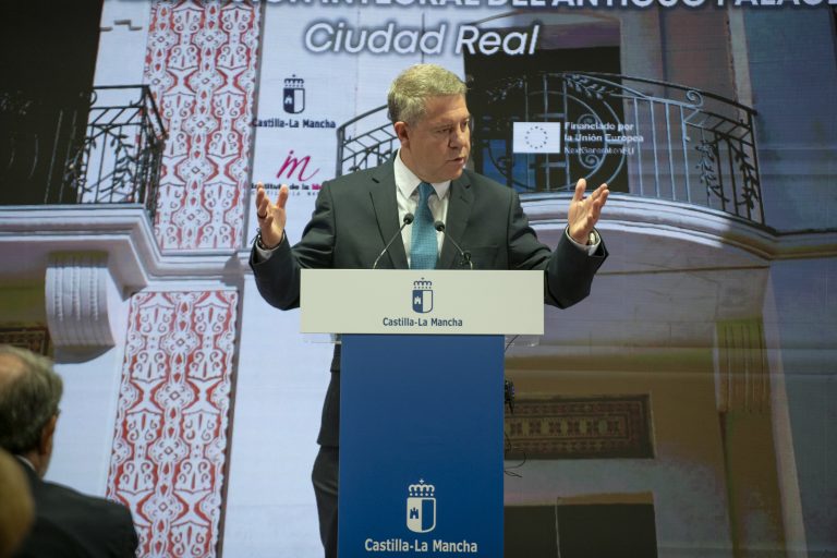 El presidente de Castilla-La Mancha, Emiliano García-Page inaugura, en Escalona (Toledo), la Escuela Infantil ‘El jardín de los infantes’