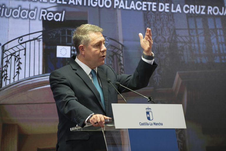 Page, sobre Aldama, dice que «los que tienen intención de corromper llaman a aquellas puertas que son corrompibles»