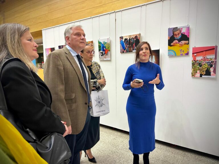 Inaugurada la exposición “Terapia ocupacional nacida del corazón para Lurdes Espinosa”