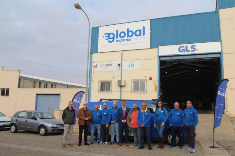 Representantes del gobierno regional felicitan a GLS en Alcázar de San Juan por su apuesta por la movilidad sostenible