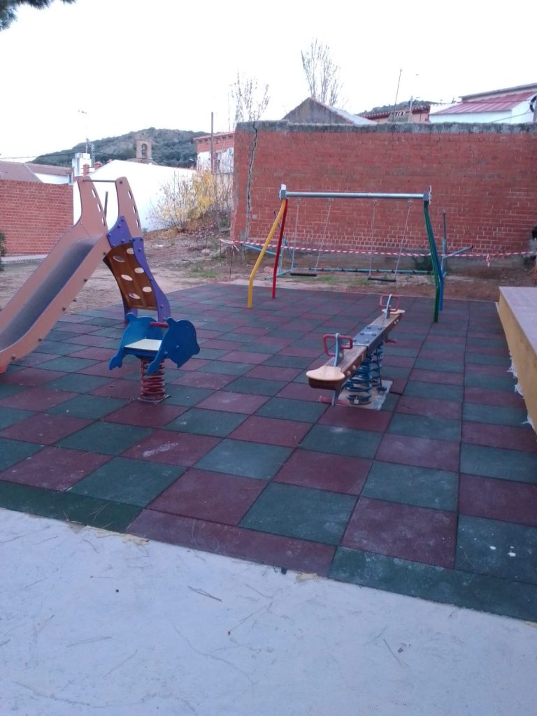La Asociación de Vecinos de Veredas agradece los trabajos de restauración del parque infantil